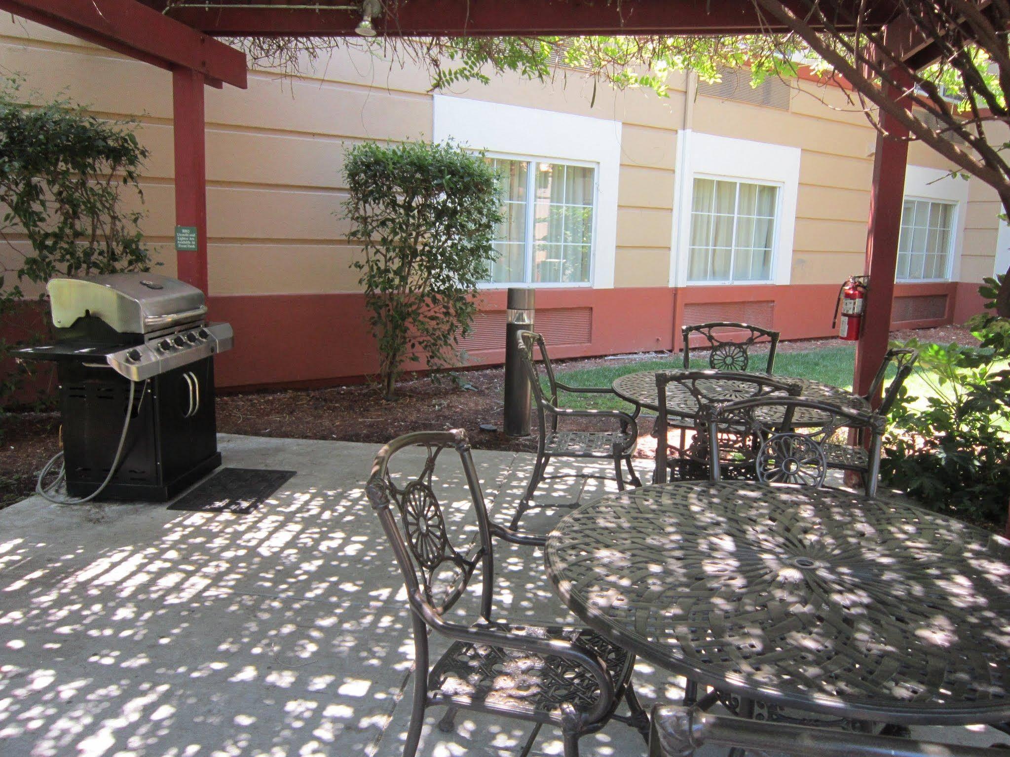 Extended Stay America Suites - Pleasanton - Chabot Dr Ngoại thất bức ảnh